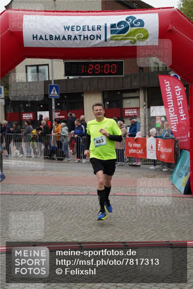 04.05.2025 - 8. Wedeler Halbmarathon Felixshl http://msf.ph/oto/7817313 04.05.2025 11:28:58 Ziel 483, 484 meine-sportfotos.de