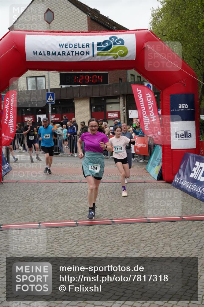 04.05.2025 - 8. Wedeler Halbmarathon Felixshl http://msf.ph/oto/7817318 04.05.2025 11:29:02 Ziel 56, 483, 484, 564, 924, 1139, 1210 meine-sportfotos.de