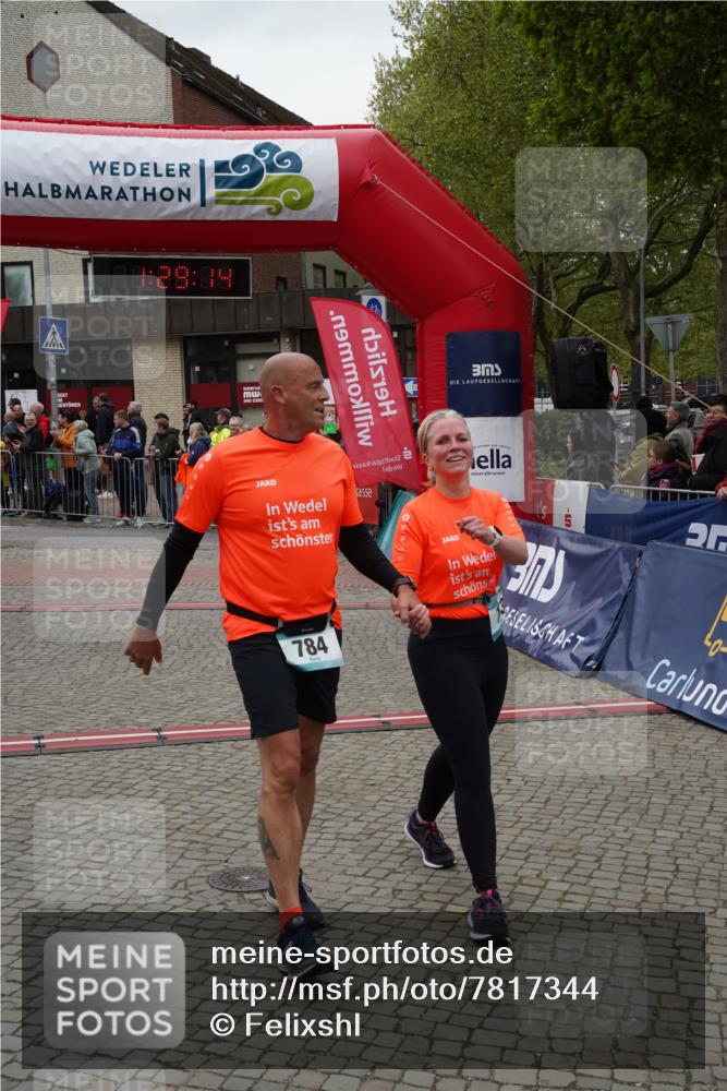 04.05.2025 - 8. Wedeler Halbmarathon Felixshl http://msf.ph/oto/7817344 04.05.2025 11:29:12 Ziel 783, 784, 1203 meine-sportfotos.de