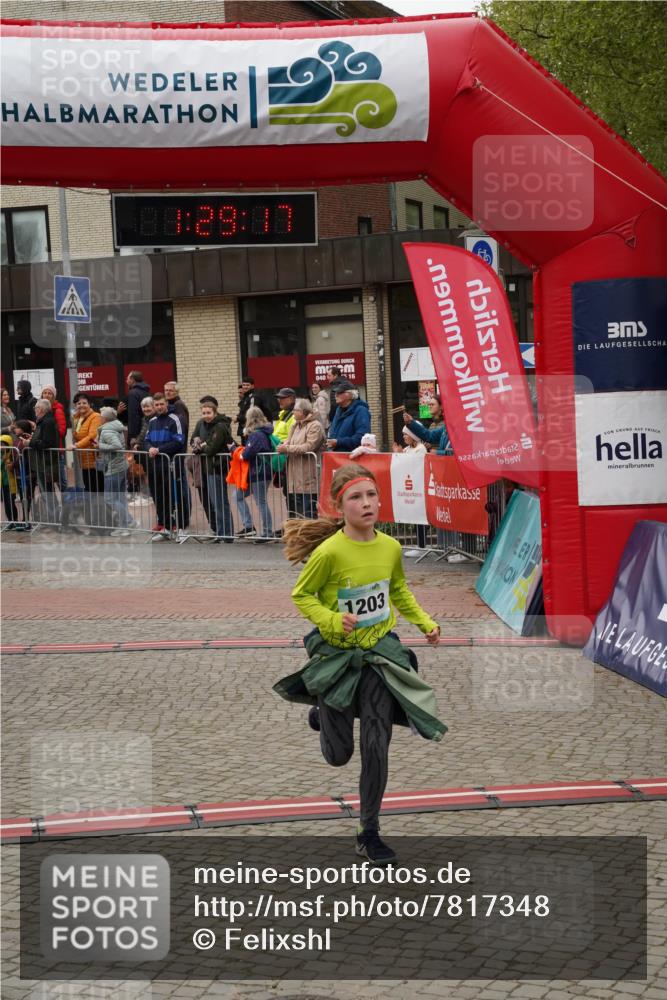 04.05.2025 - 8. Wedeler Halbmarathon Felixshl http://msf.ph/oto/7817348 04.05.2025 11:29:15 Ziel 783, 784, 1099, 1203 meine-sportfotos.de