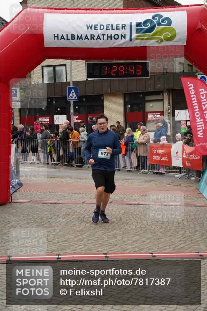 04.05.2025 - 8. Wedeler Halbmarathon Felixshl http://msf.ph/oto/7817387 04.05.2025 11:29:41 Ziel 969, 973 meine-sportfotos.de