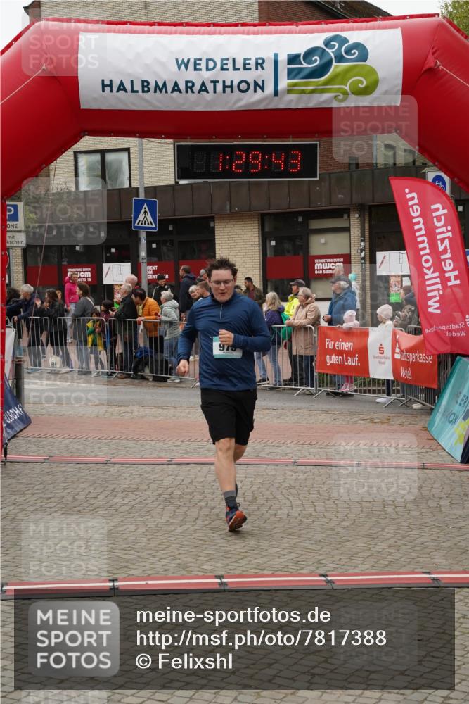 04.05.2025 - 8. Wedeler Halbmarathon Felixshl http://msf.ph/oto/7817388 04.05.2025 11:29:41 Ziel 969, 973 meine-sportfotos.de