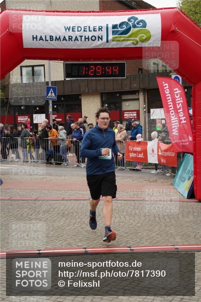 04.05.2025 - 8. Wedeler Halbmarathon Felixshl http://msf.ph/oto/7817390 04.05.2025 11:29:42 Ziel 969, 973 meine-sportfotos.de
