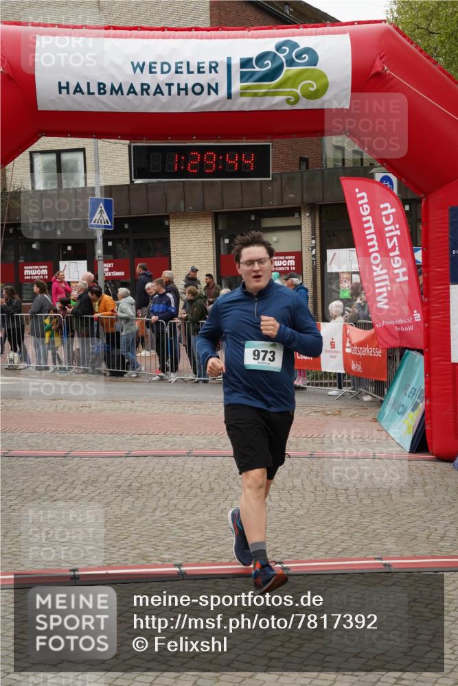 04.05.2025 - 8. Wedeler Halbmarathon Felixshl http://msf.ph/oto/7817392 04.05.2025 11:29:42 Ziel 969, 973 meine-sportfotos.de