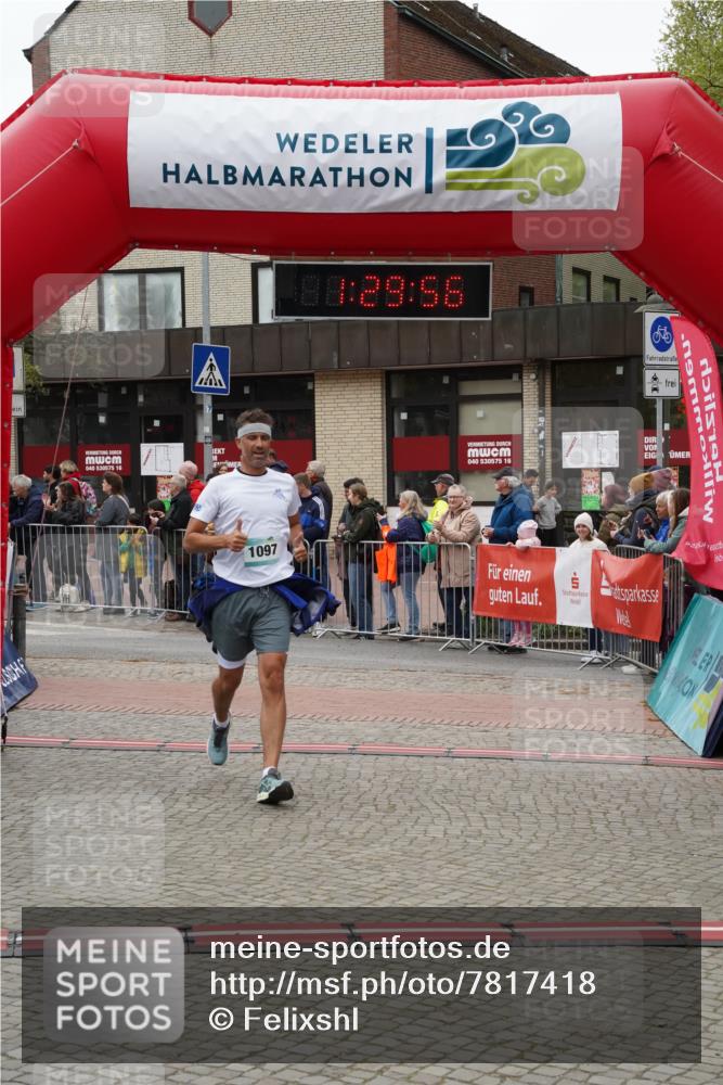 04.05.2025 - 8. Wedeler Halbmarathon Felixshl http://msf.ph/oto/7817418 04.05.2025 11:29:54 Ziel 1097 meine-sportfotos.de