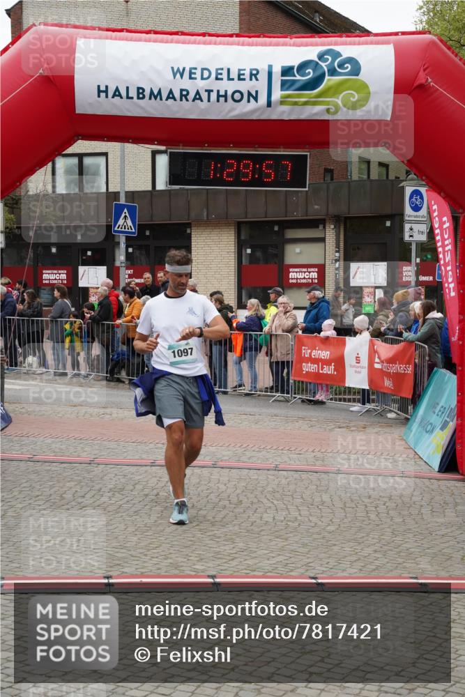 04.05.2025 - 8. Wedeler Halbmarathon Felixshl http://msf.ph/oto/7817421 04.05.2025 11:29:55 Ziel 1097 meine-sportfotos.de