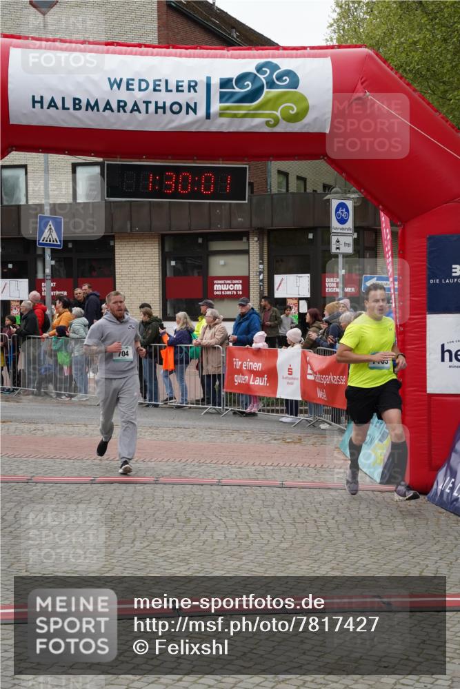 04.05.2025 - 8. Wedeler Halbmarathon Felixshl http://msf.ph/oto/7817427 04.05.2025 11:29:59 Ziel 704, 1097, 1133 meine-sportfotos.de