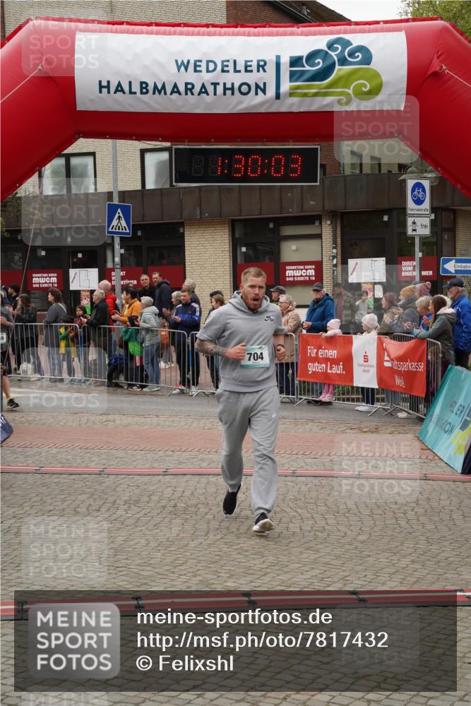 04.05.2025 - 8. Wedeler Halbmarathon Felixshl http://msf.ph/oto/7817432 04.05.2025 11:30:01 Ziel 704, 959, 1133 meine-sportfotos.de