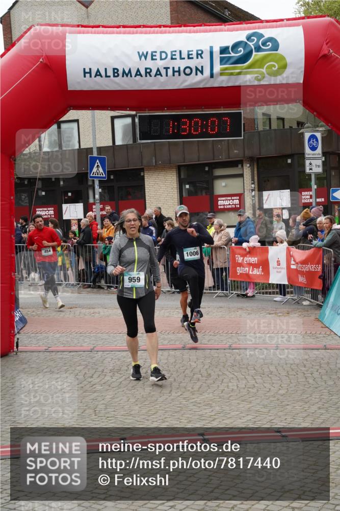 04.05.2025 - 8. Wedeler Halbmarathon Felixshl http://msf.ph/oto/7817440 04.05.2025 11:30:05 Ziel 454, 567, 575, 704, 959, 1006, 1133 meine-sportfotos.de