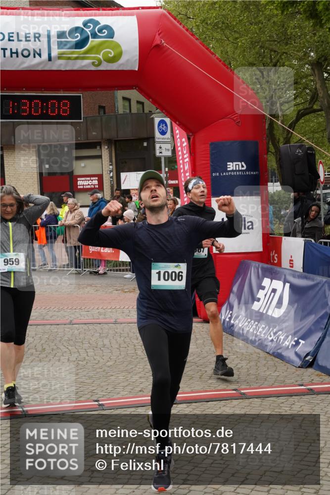 04.05.2025 - 8. Wedeler Halbmarathon Felixshl http://msf.ph/oto/7817444 04.05.2025 11:30:06 Ziel 454, 567, 575, 704, 959, 1006, 1133 meine-sportfotos.de