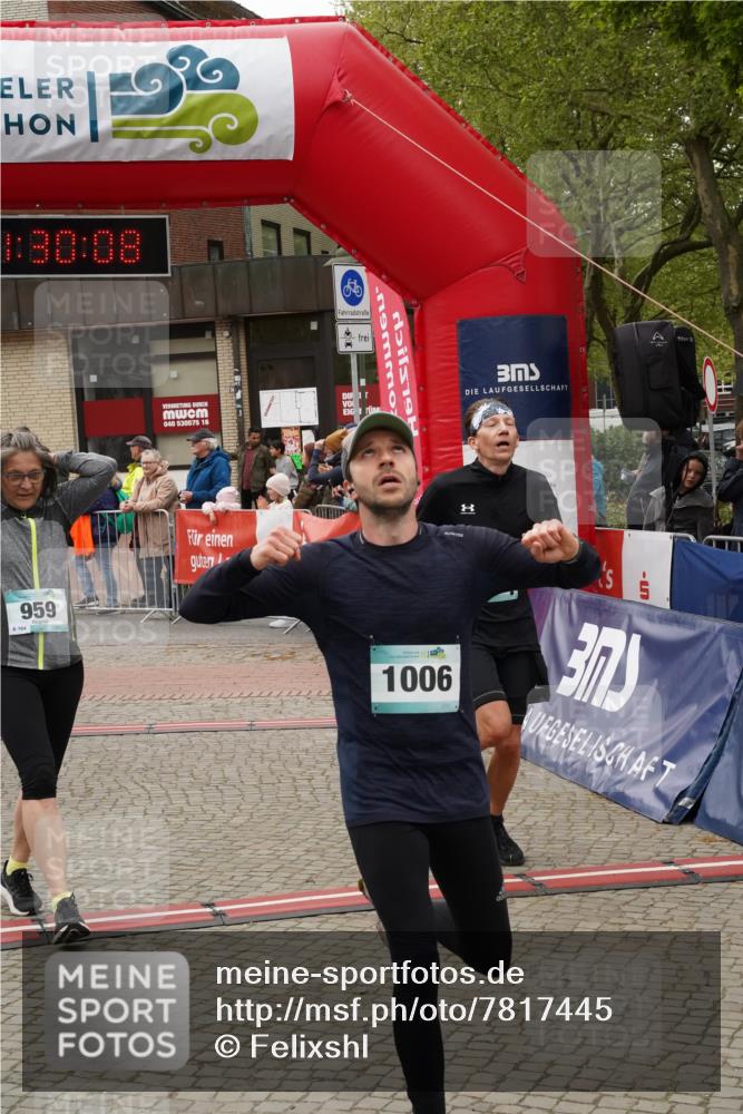 04.05.2025 - 8. Wedeler Halbmarathon Felixshl http://msf.ph/oto/7817445 04.05.2025 11:30:06 Ziel 454, 567, 575, 704, 959, 1006, 1133 meine-sportfotos.de