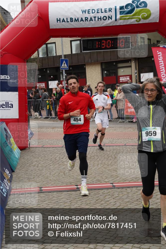04.05.2025 - 8. Wedeler Halbmarathon Felixshl http://msf.ph/oto/7817451 04.05.2025 11:30:08 Ziel 454, 567, 575, 959, 1006 meine-sportfotos.de