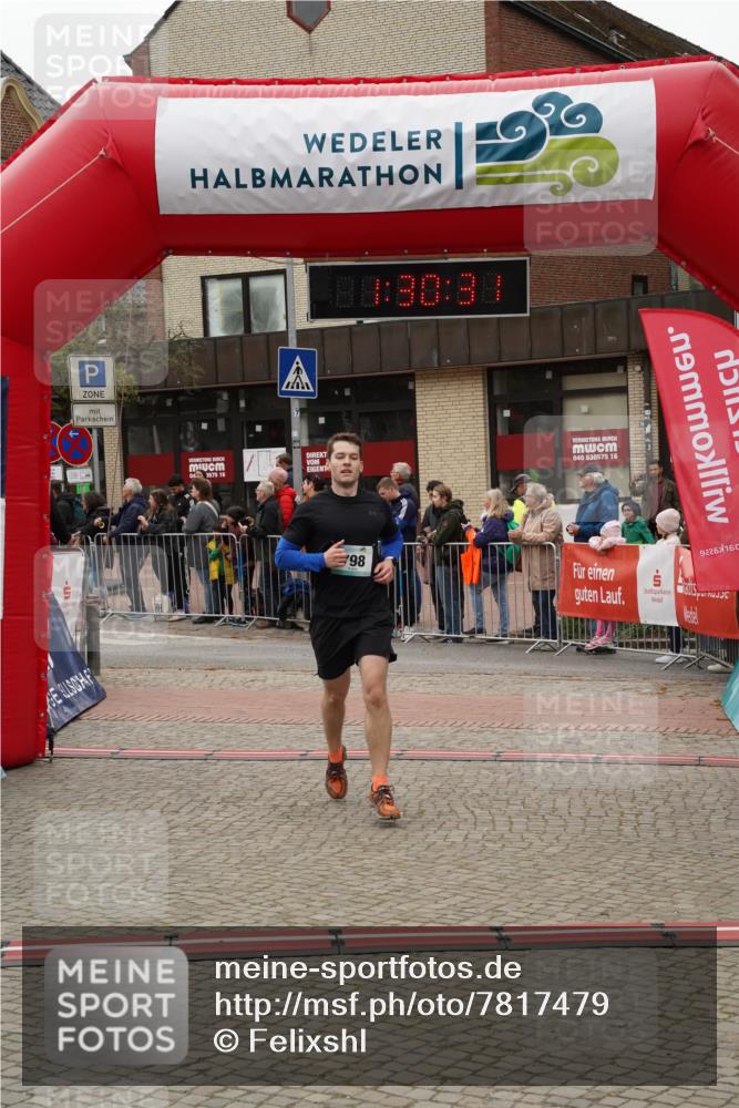 04.05.2025 - 8. Wedeler Halbmarathon Felixshl http://msf.ph/oto/7817479 04.05.2025 11:30:29 Ziel 798, 929 meine-sportfotos.de
