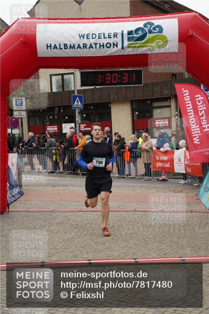 04.05.2025 - 8. Wedeler Halbmarathon Felixshl http://msf.ph/oto/7817480 04.05.2025 11:30:29 Ziel 798, 929 meine-sportfotos.de