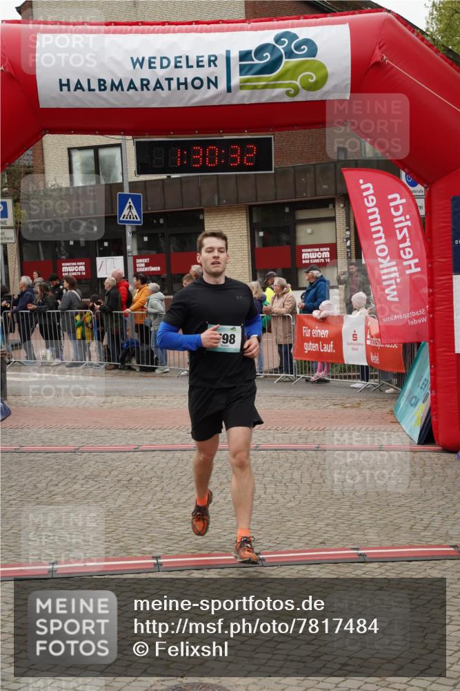04.05.2025 - 8. Wedeler Halbmarathon Felixshl http://msf.ph/oto/7817484 04.05.2025 11:30:30 Ziel 798, 929 meine-sportfotos.de