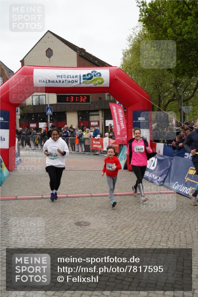 04.05.2025 - 8. Wedeler Halbmarathon Felixshl http://msf.ph/oto/7817595 04.05.2025 11:31:30 Ziel 77, 699, 863, 1039, 1041, 1124 meine-sportfotos.de