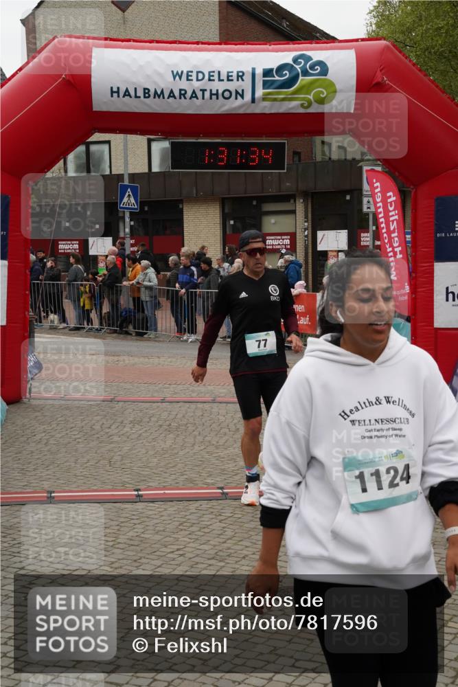 04.05.2025 - 8. Wedeler Halbmarathon Felixshl http://msf.ph/oto/7817596 04.05.2025 11:31:32 Ziel 77, 699, 1039, 1041, 1124 meine-sportfotos.de