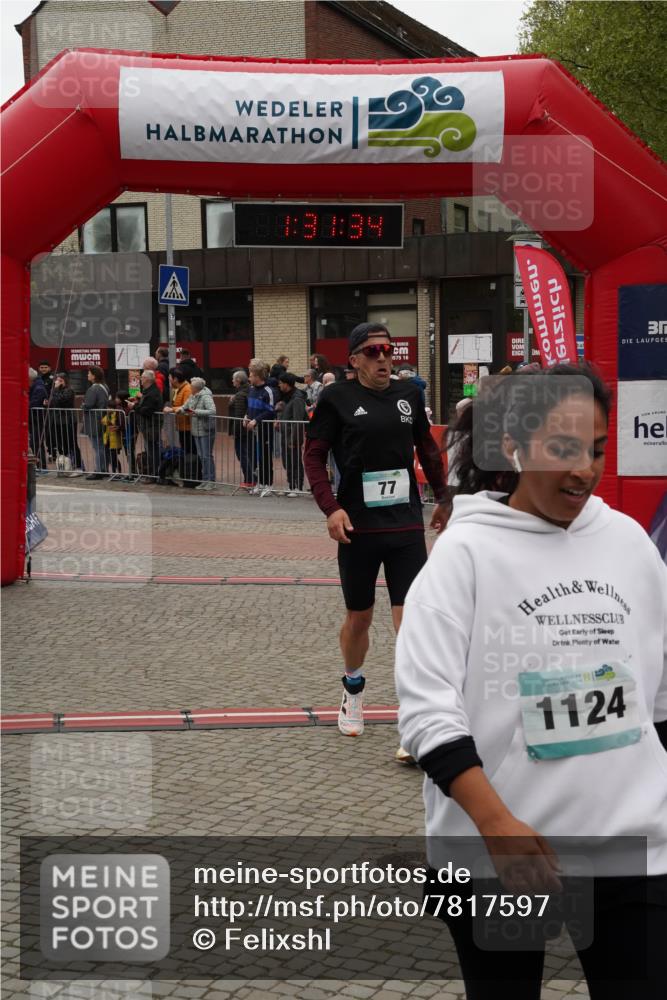 04.05.2025 - 8. Wedeler Halbmarathon Felixshl http://msf.ph/oto/7817597 04.05.2025 11:31:32 Ziel 77, 699, 1039, 1041, 1124 meine-sportfotos.de