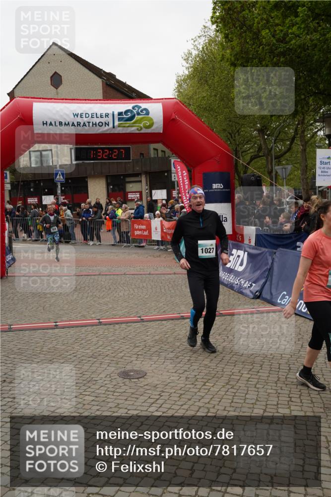 04.05.2025 - 8. Wedeler Halbmarathon Felixshl http://msf.ph/oto/7817657 04.05.2025 11:32:25 Ziel 236, 910, 1027 meine-sportfotos.de