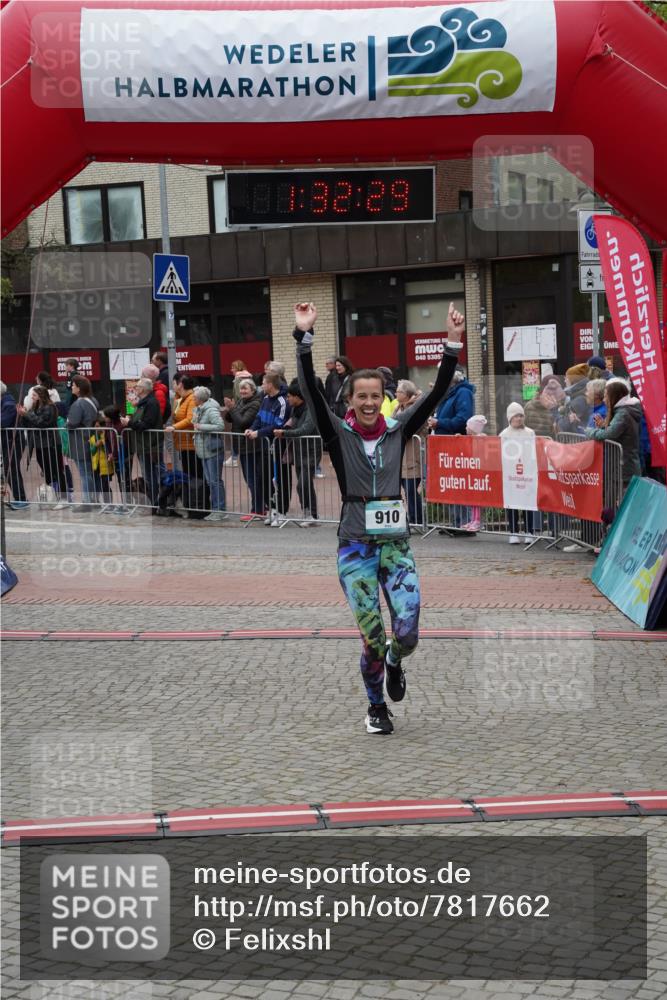 04.05.2025 - 8. Wedeler Halbmarathon Felixshl http://msf.ph/oto/7817662 04.05.2025 11:32:27 Ziel 236, 910, 1027 meine-sportfotos.de