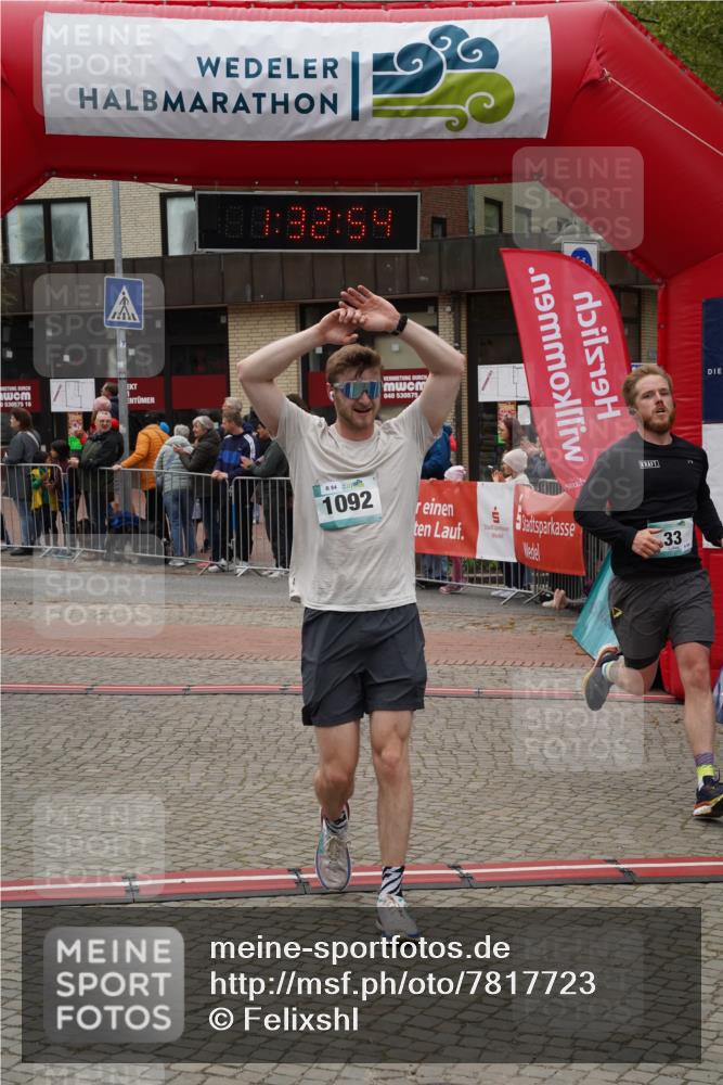 04.05.2025 - 8. Wedeler Halbmarathon Felixshl http://msf.ph/oto/7817723 04.05.2025 11:32:52 Ziel 33, 356, 696, 1053, 1092, 1160 meine-sportfotos.de