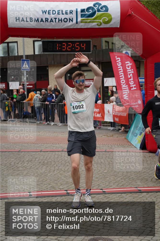 04.05.2025 - 8. Wedeler Halbmarathon Felixshl http://msf.ph/oto/7817724 04.05.2025 11:32:52 Ziel 33, 356, 696, 1053, 1092, 1160 meine-sportfotos.de