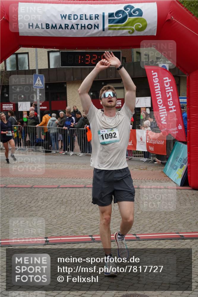 04.05.2025 - 8. Wedeler Halbmarathon Felixshl http://msf.ph/oto/7817727 04.05.2025 11:32:53 Ziel 33, 356, 696, 1092, 1160 meine-sportfotos.de