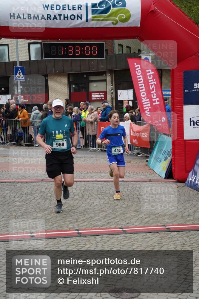 04.05.2025 - 8. Wedeler Halbmarathon Felixshl http://msf.ph/oto/7817740 04.05.2025 11:32:58 Ziel 33, 446, 696, 968, 1122 meine-sportfotos.de