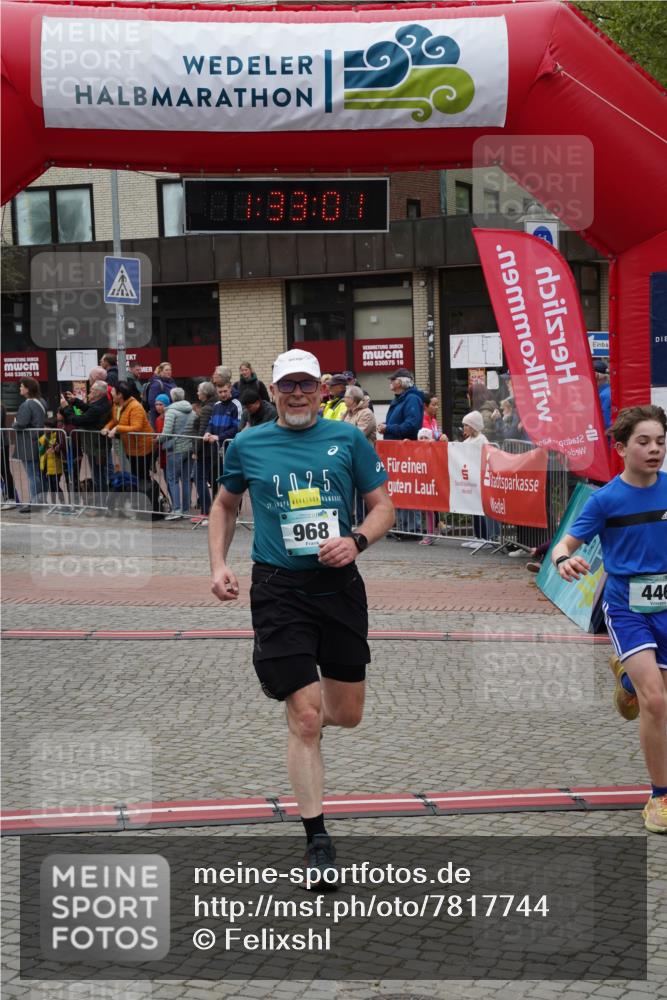 04.05.2025 - 8. Wedeler Halbmarathon Felixshl http://msf.ph/oto/7817744 04.05.2025 11:32:59 Ziel 446, 696, 711, 968, 1122 meine-sportfotos.de
