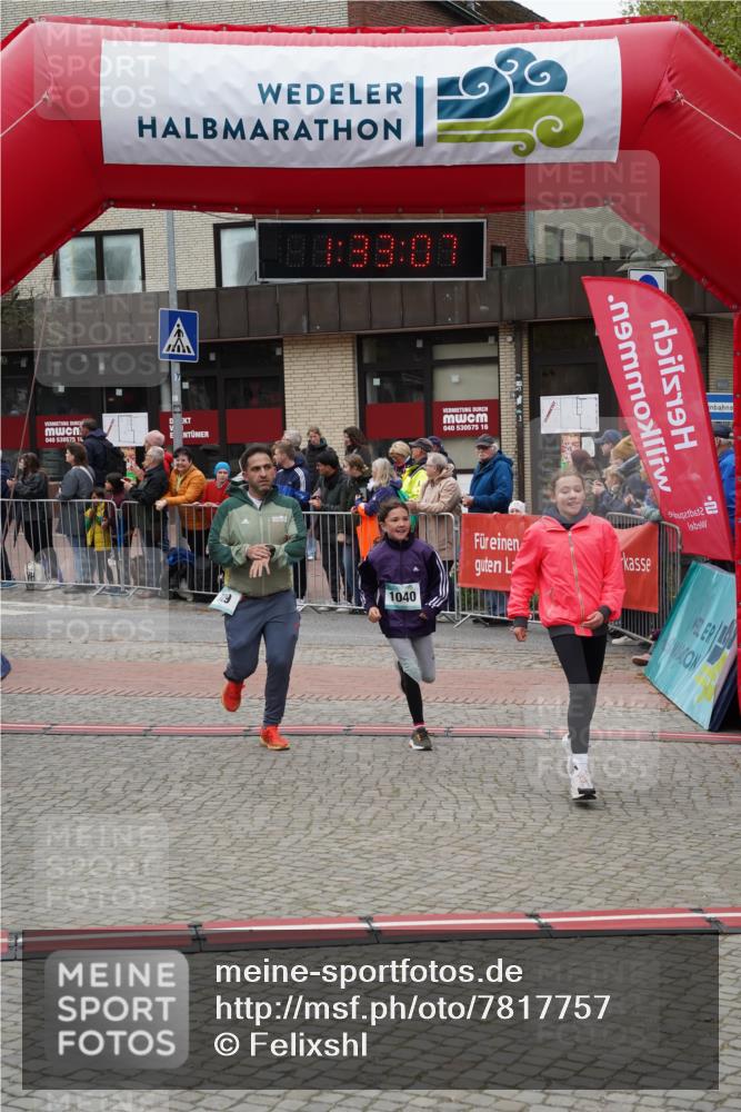04.05.2025 - 8. Wedeler Halbmarathon Felixshl http://msf.ph/oto/7817757 04.05.2025 11:33:05 Ziel 615, 711, 729, 1040, 1122 meine-sportfotos.de