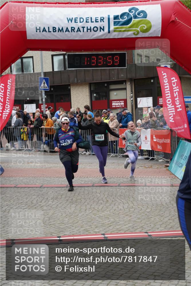 04.05.2025 - 8. Wedeler Halbmarathon Felixshl http://msf.ph/oto/7817847 04.05.2025 11:33:57 Ziel 700, 703, 1022, 1023, 1116 meine-sportfotos.de
