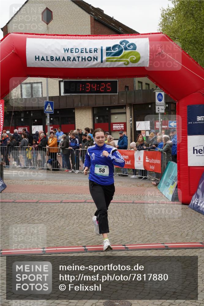 04.05.2025 - 8. Wedeler Halbmarathon Felixshl http://msf.ph/oto/7817880 04.05.2025 11:34:23 Ziel 58, 1060 meine-sportfotos.de