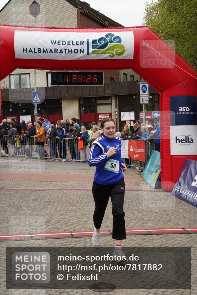 04.05.2025 - 8. Wedeler Halbmarathon Felixshl http://msf.ph/oto/7817882 04.05.2025 11:34:23 Ziel 58, 1060 meine-sportfotos.de