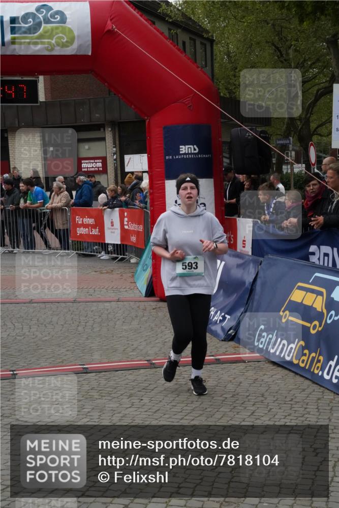 04.05.2025 - 8. Wedeler Halbmarathon Felixshl http://msf.ph/oto/7818104 04.05.2025 11:36:45 Ziel 393, 526, 593, 663 meine-sportfotos.de