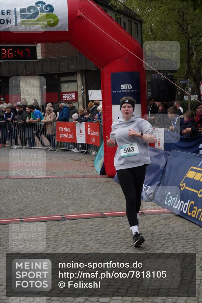 04.05.2025 - 8. Wedeler Halbmarathon Felixshl http://msf.ph/oto/7818105 04.05.2025 11:36:45 Ziel 393, 526, 593, 663 meine-sportfotos.de