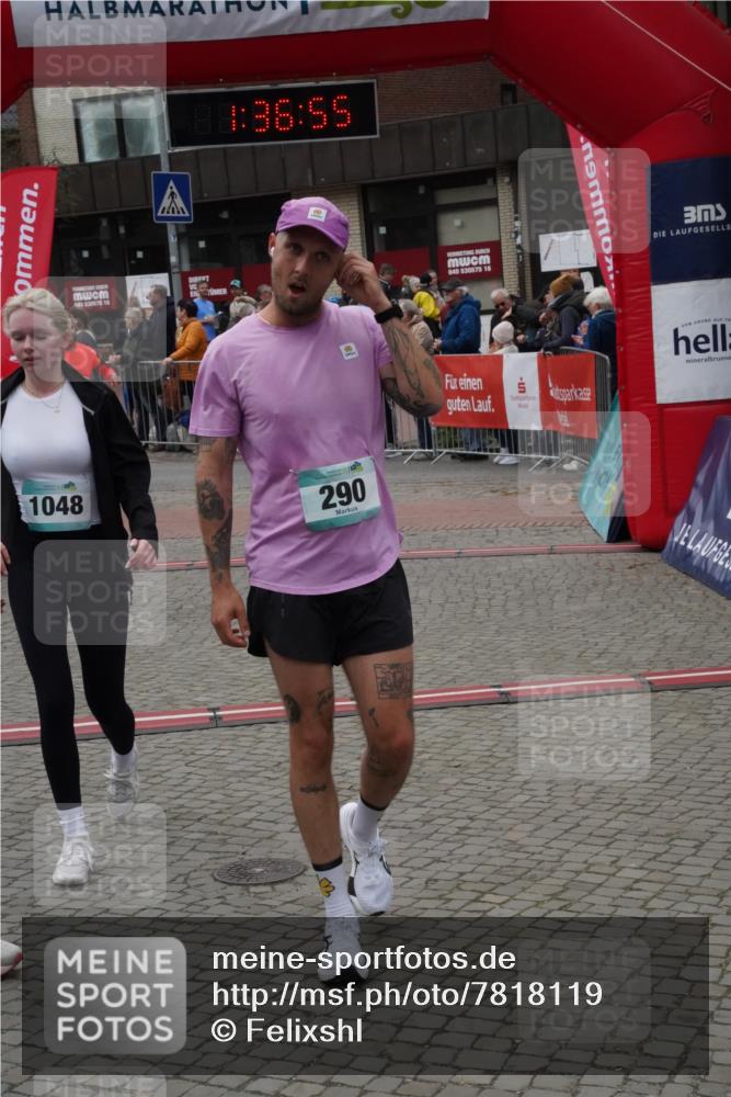 04.05.2025 - 8. Wedeler Halbmarathon Felixshl http://msf.ph/oto/7818119 04.05.2025 11:36:53 Ziel 290, 393, 1020, 1048, 1109 meine-sportfotos.de
