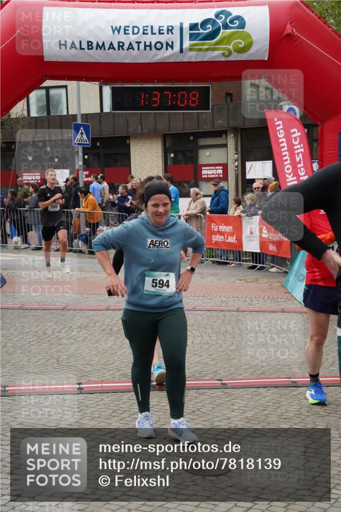 04.05.2025 - 8. Wedeler Halbmarathon Felixshl http://msf.ph/oto/7818139 04.05.2025 11:37:06 Ziel 265, 594, 654, 1028, 1141 meine-sportfotos.de