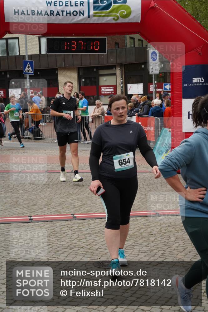 04.05.2025 - 8. Wedeler Halbmarathon Felixshl http://msf.ph/oto/7818142 04.05.2025 11:37:08 Ziel 265, 594, 654, 885, 894, 949, 1141 meine-sportfotos.de