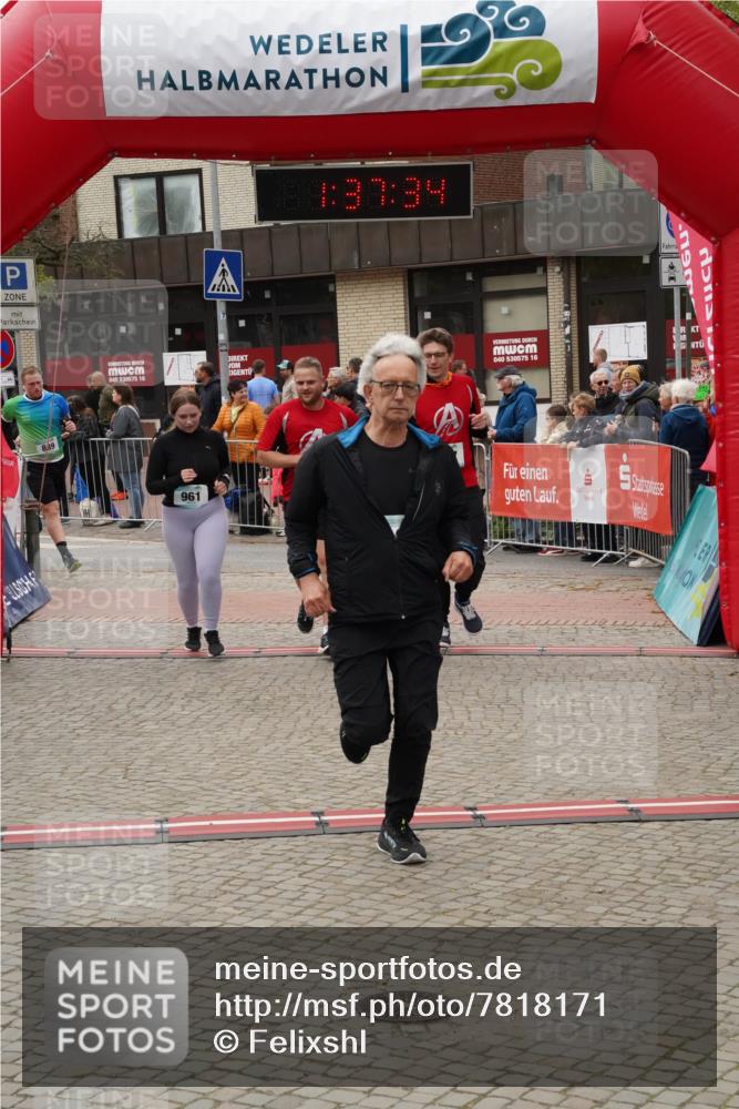04.05.2025 - 8. Wedeler Halbmarathon Felixshl http://msf.ph/oto/7818171 04.05.2025 11:37:32 Ziel 777, 806, 889, 961, 1000, 1165 meine-sportfotos.de