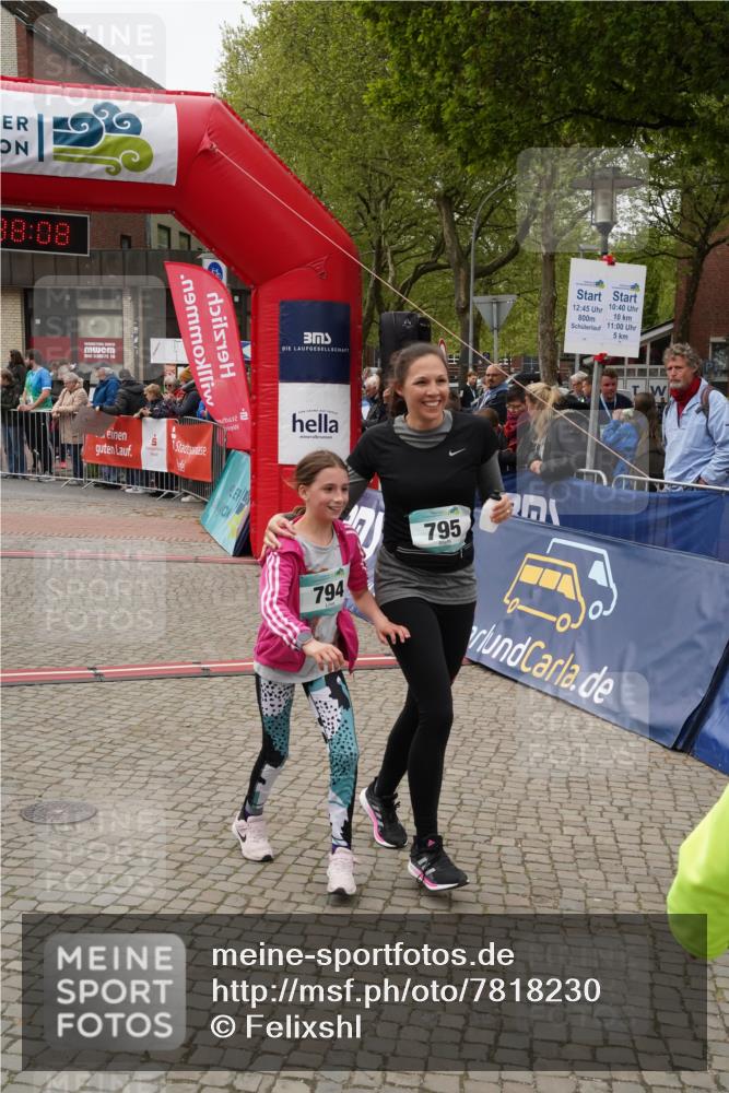 04.05.2025 - 8. Wedeler Halbmarathon Felixshl http://msf.ph/oto/7818230 04.05.2025 11:38:06 Ziel 86, 794, 795, 800, 838, 1194 meine-sportfotos.de