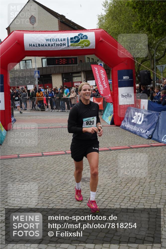 04.05.2025 - 8. Wedeler Halbmarathon Felixshl http://msf.ph/oto/7818254 04.05.2025 11:38:15 Ziel 816, 844, 920 meine-sportfotos.de