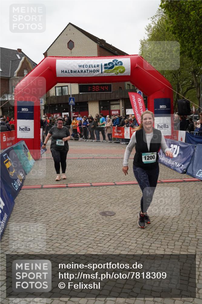 04.05.2025 - 8. Wedeler Halbmarathon Felixshl http://msf.ph/oto/7818309 04.05.2025 11:38:42 Ziel 225, 737, 1146, 1200 meine-sportfotos.de