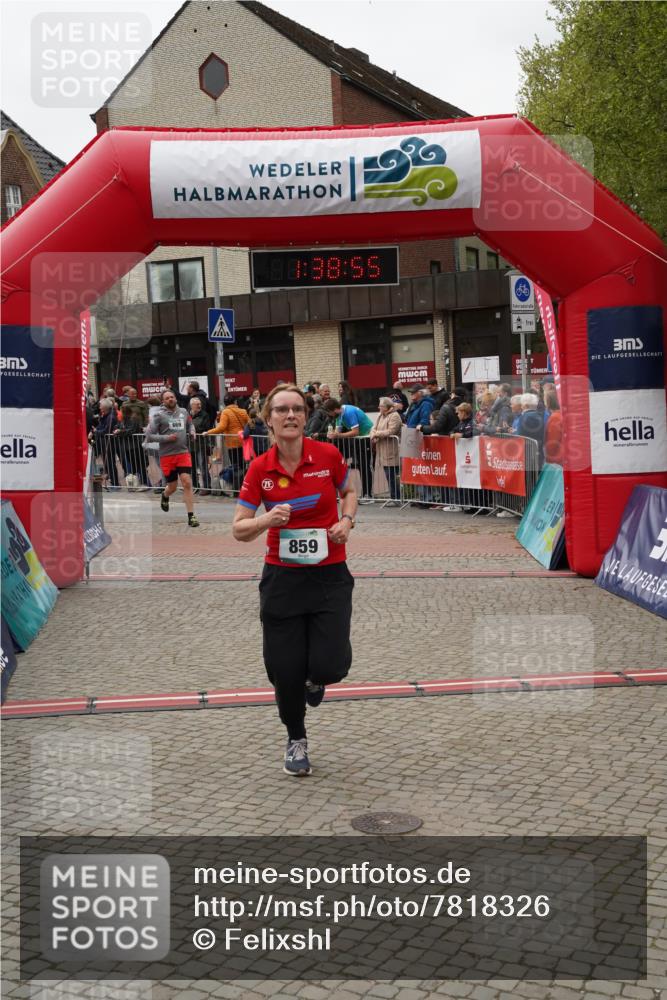 04.05.2025 - 8. Wedeler Halbmarathon Felixshl http://msf.ph/oto/7818326 04.05.2025 11:38:53 Ziel 669, 859 meine-sportfotos.de