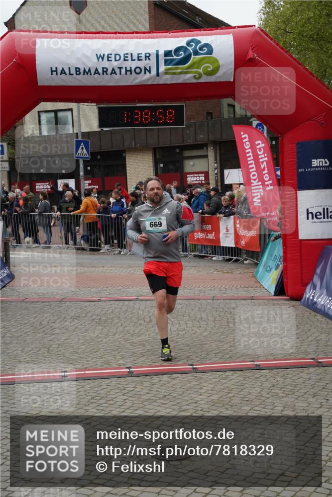 04.05.2025 - 8. Wedeler Halbmarathon Felixshl http://msf.ph/oto/7818329 04.05.2025 11:38:56 Ziel 669, 859 meine-sportfotos.de