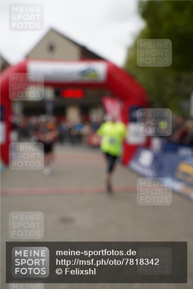 04.05.2025 - 8. Wedeler Halbmarathon Felixshl http://msf.ph/oto/7818342 04.05.2025 11:39:03 Ziel 72, 73, 170, 620, 799 meine-sportfotos.de