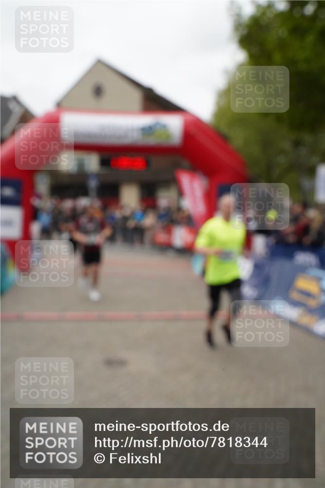 04.05.2025 - 8. Wedeler Halbmarathon Felixshl http://msf.ph/oto/7818344 04.05.2025 11:39:03 Ziel 72, 73, 170, 620, 799 meine-sportfotos.de