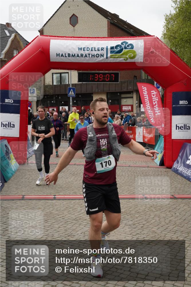 04.05.2025 - 8. Wedeler Halbmarathon Felixshl http://msf.ph/oto/7818350 04.05.2025 11:39:05 Ziel 72, 73, 170, 496, 592, 620, 799, 1047, 1049 meine-sportfotos.de