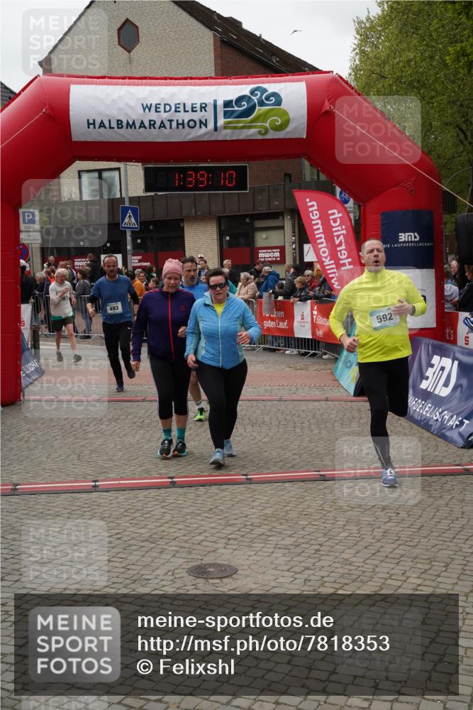 04.05.2025 - 8. Wedeler Halbmarathon Felixshl http://msf.ph/oto/7818353 04.05.2025 11:39:08 Ziel 72, 73, 170, 493, 496, 592, 620, 835, 1047, 1049 meine-sportfotos.de