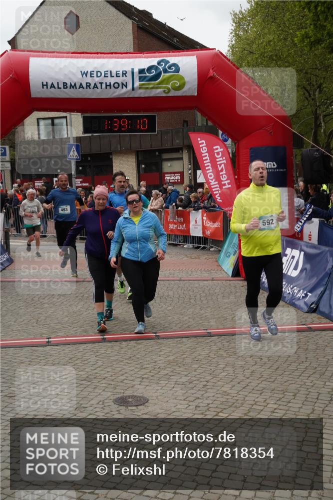 04.05.2025 - 8. Wedeler Halbmarathon Felixshl http://msf.ph/oto/7818354 04.05.2025 11:39:08 Ziel 72, 73, 170, 493, 496, 592, 620, 835, 1047, 1049 meine-sportfotos.de