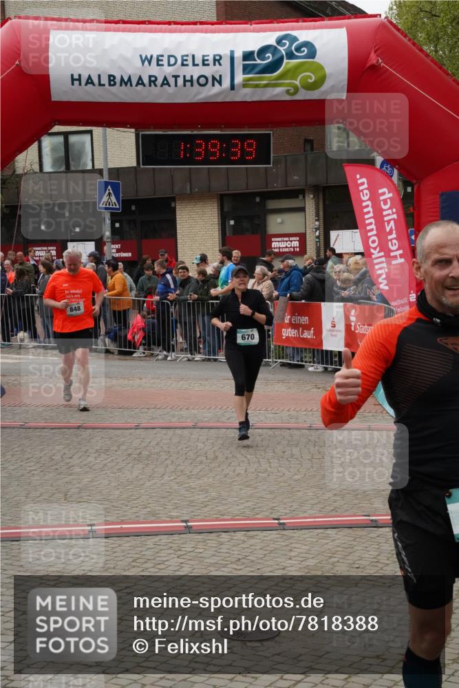 04.05.2025 - 8. Wedeler Halbmarathon Felixshl http://msf.ph/oto/7818388 04.05.2025 11:39:37 Ziel 299, 334, 406, 670, 848 meine-sportfotos.de